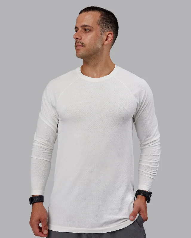 Men's varsity t-shirt-AeroFLX+ Seamless Long Sleeve Tee - Off White/Off White Marl